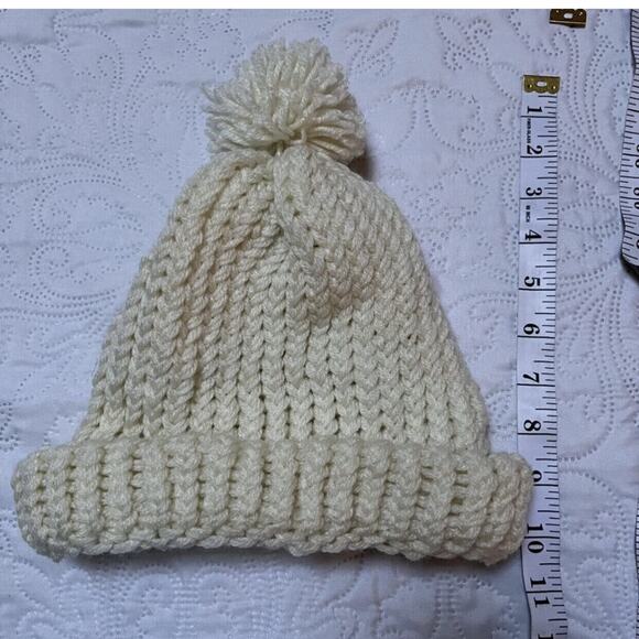 Handmade Knit Hat And Mittens Set - Picture 9 of 9